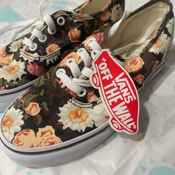Abstract Floral Demitsse vans - Picture 5 of 6